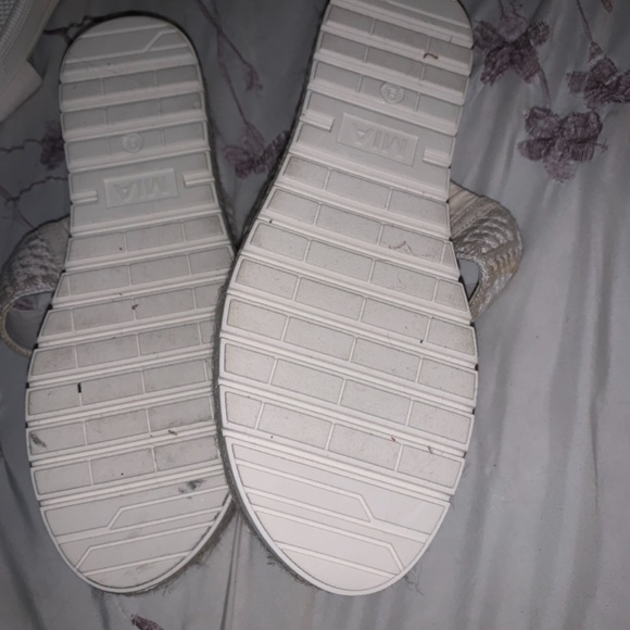 MIA - Picture 3 of 3